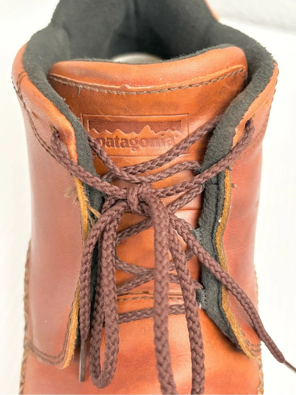 Patagonia Men's Tan Leather Chukka Moc Toe Hiking Vibram Men's Boots Size 11.5